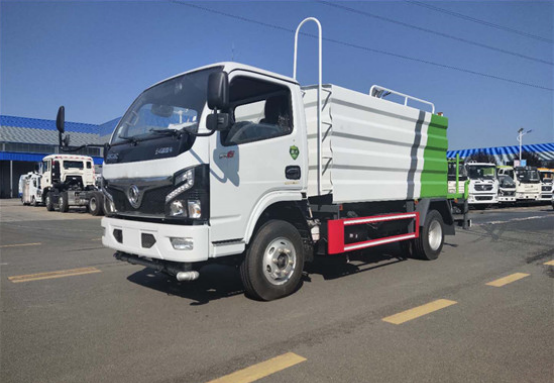 7方蓝牌东风F6型小福瑞卡抑尘车