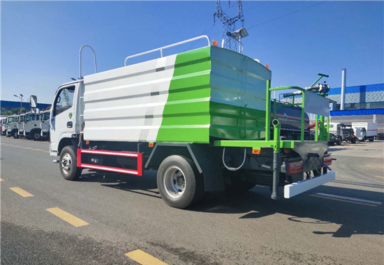 7方蓝牌东风F6型小福瑞卡抑尘车