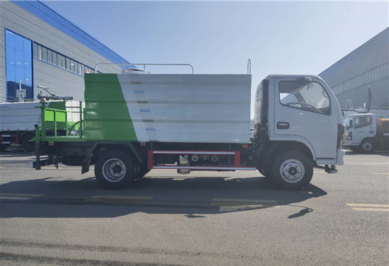 7方蓝牌东风F6型小福瑞卡抑尘车