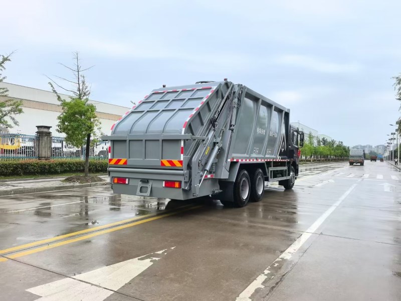 26方东风华神压缩垃圾车