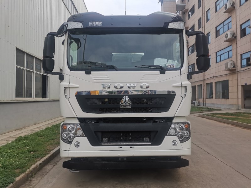 重汽豪沃22-24方超大容量洒水车
