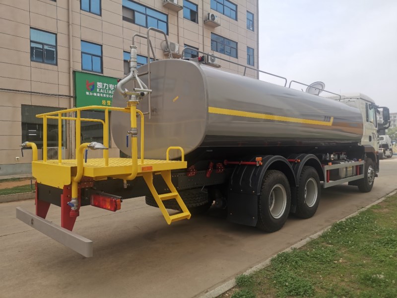 重汽豪沃22-24方超大容量洒水车
