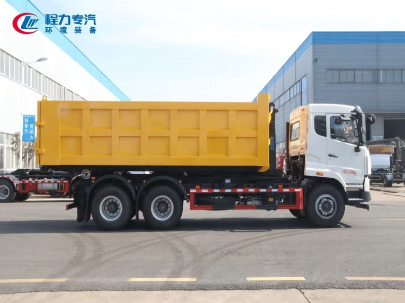 汕德卡后双桥勾臂垃圾车