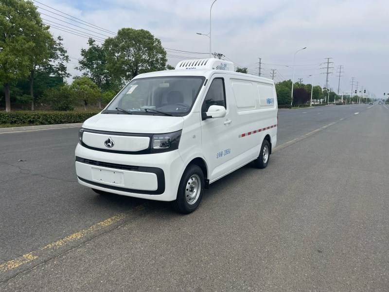 长安睿行EM80纯电冷藏车