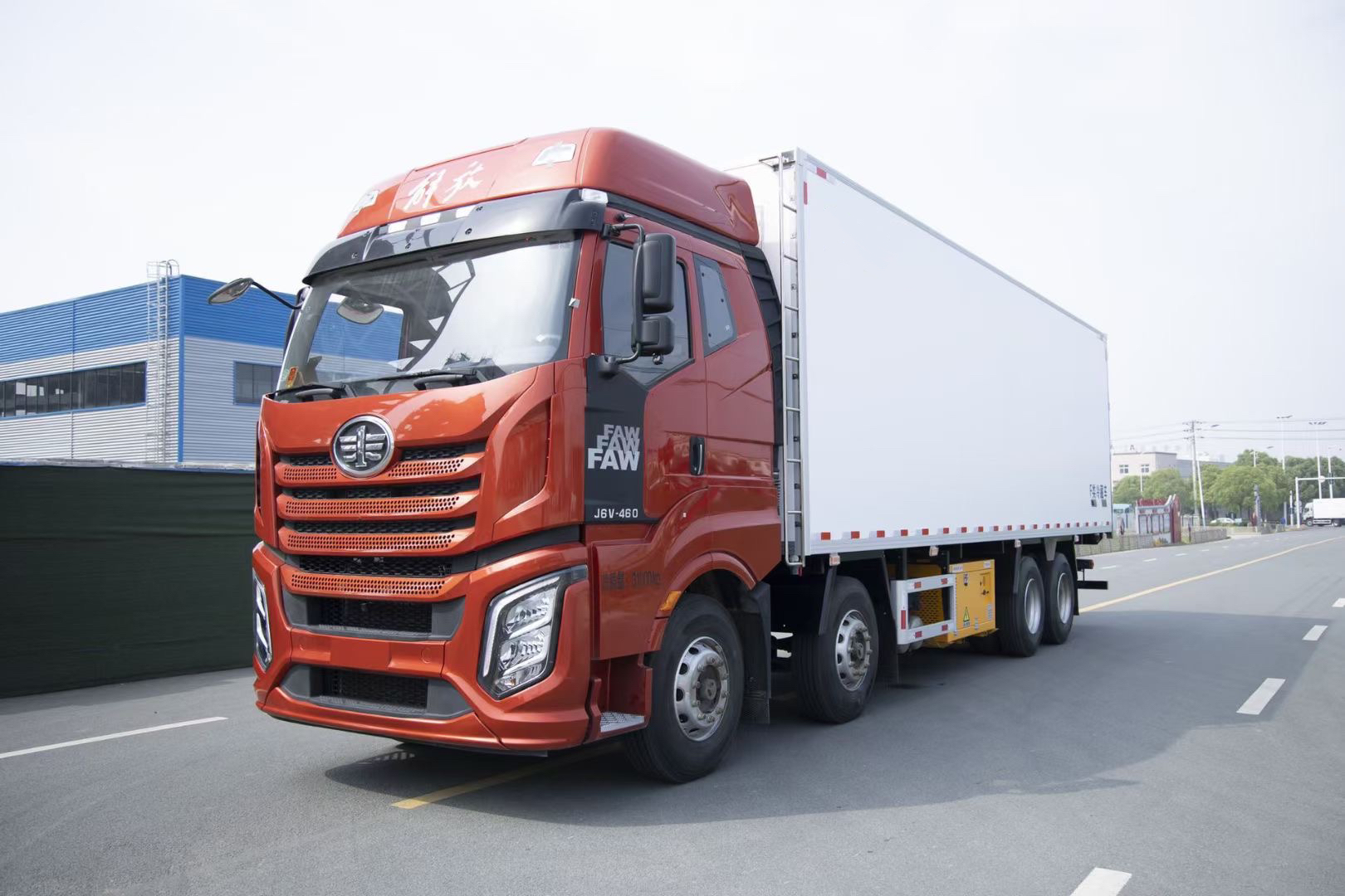 9.6米解放J6V前四后八冷藏车