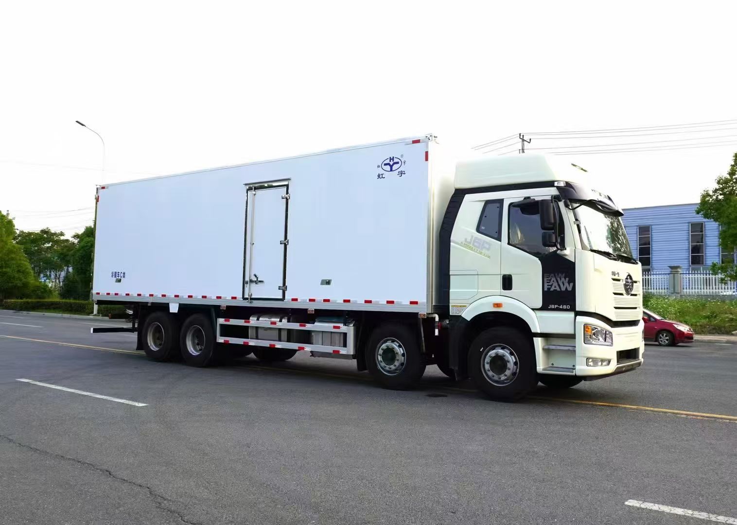 9.6米解放J6P 前四后八高顶双卧冷藏车