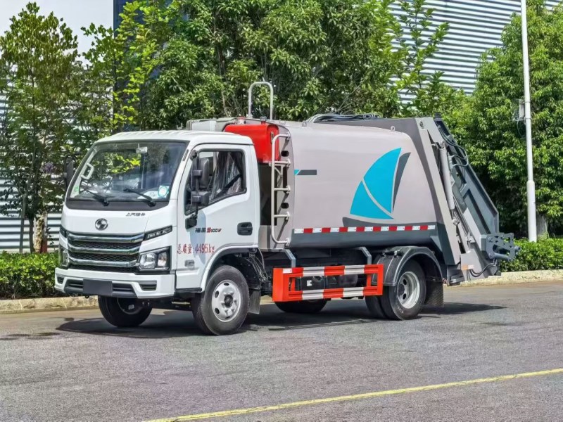 上汽跃进4.5T蓝牌2950轴距6.5方压缩垃圾车