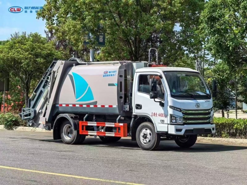 上汽跃进4.5T蓝牌2950轴距6.5方压缩垃圾车