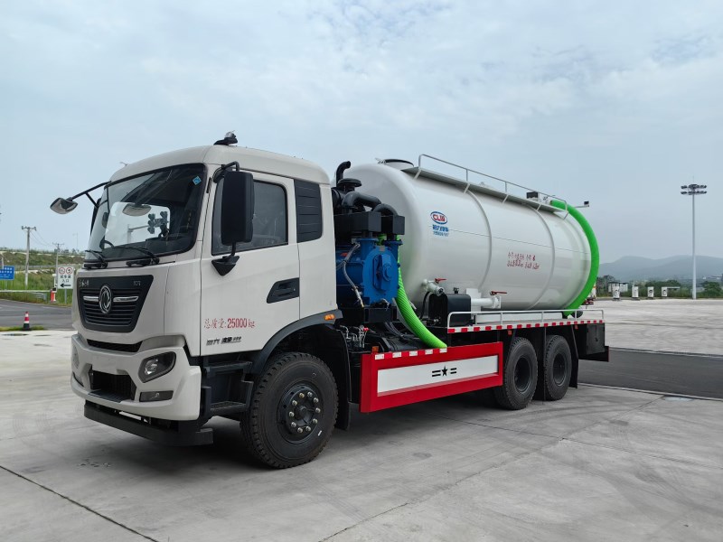 20方东风天锦后八轮吸污车