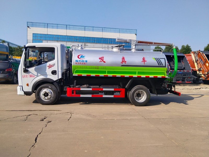 多利卡5方吸粪车高清图片
