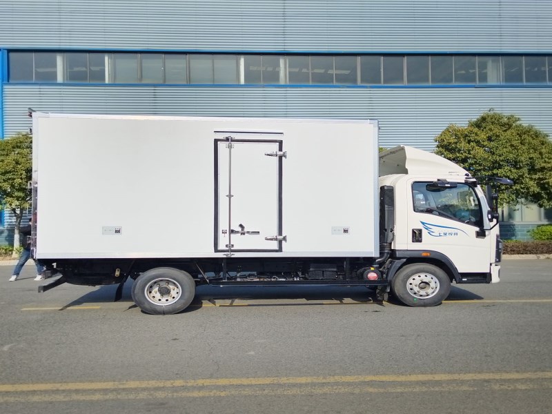 重汽豪沃七星悍将冷藏车4.2米