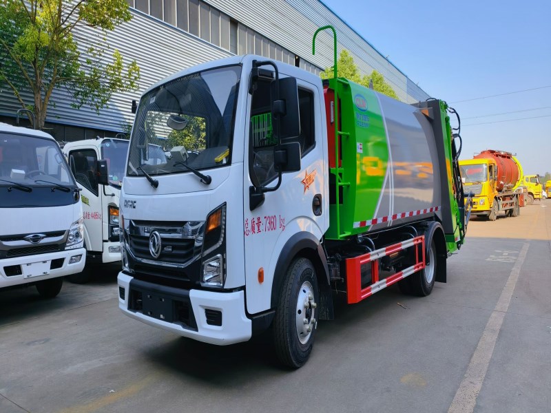 东风多利卡7立方压缩垃圾车