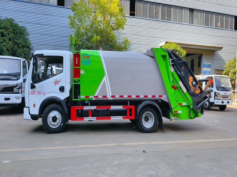 东风多利卡7立方压缩垃圾车