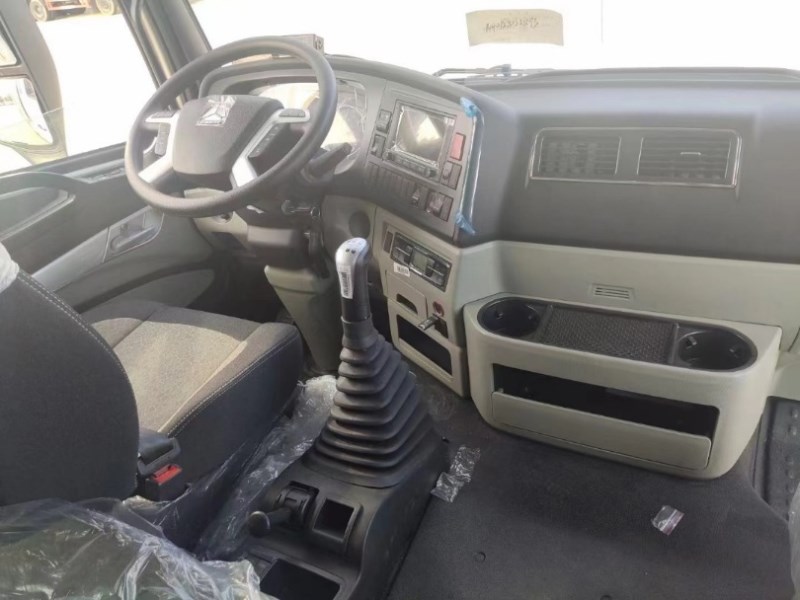 重汽豪沃6.8米冷藏车