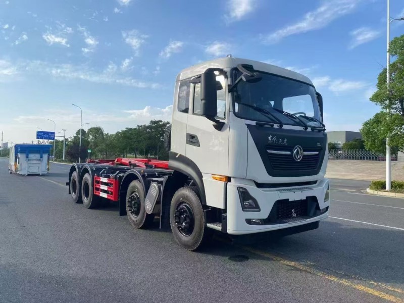 东风天龙前四后八勾臂垃圾车