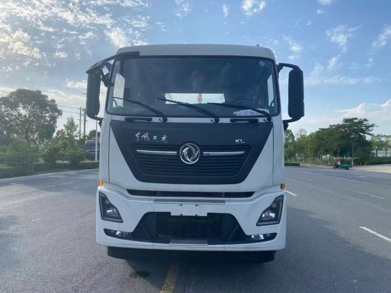 东风天龙前四后八勾臂垃圾车