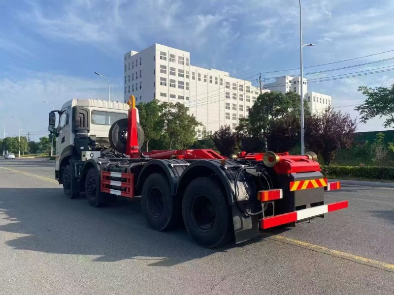 东风天龙前四后八勾臂垃圾车