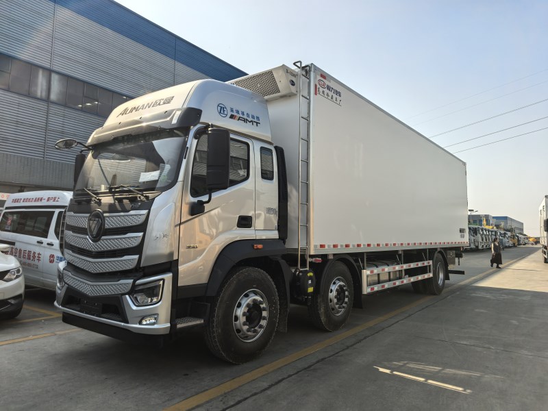 福田欧曼行星小三轴冷藏车