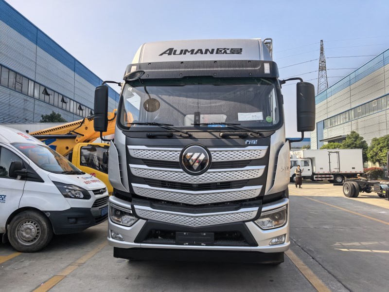 福田欧曼行星小三轴冷藏车