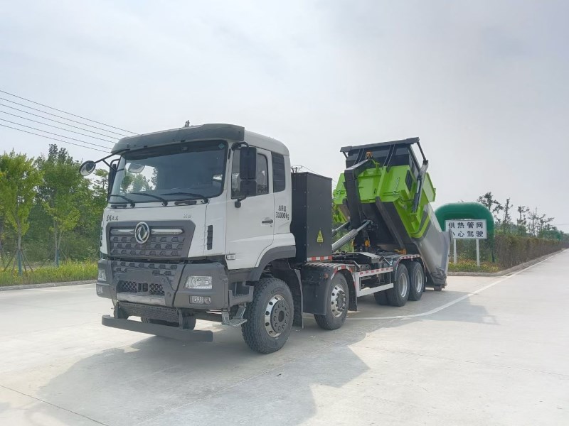 东风天锦前四后八纯电勾臂垃圾清运车