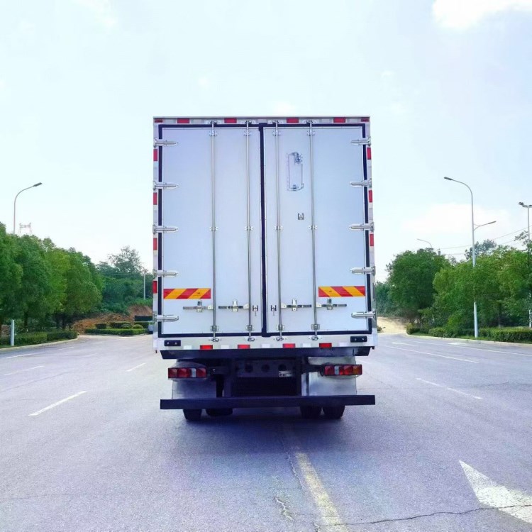 重汽汕德卡G7H冷藏车