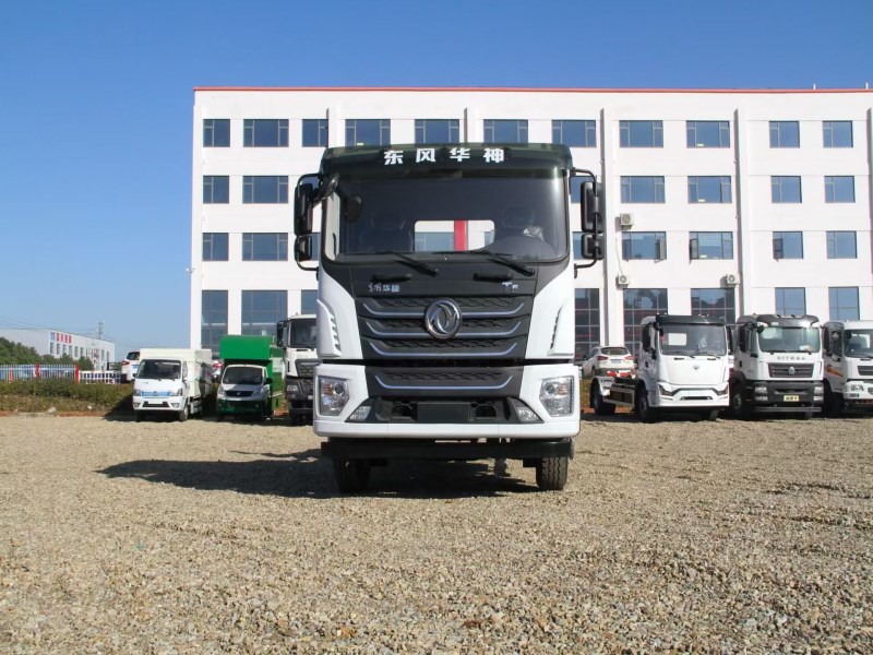 东‮华风‬神T5后双‮钩桥‬臂车