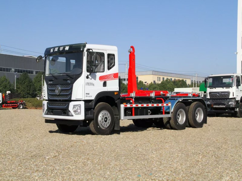 东‮华风‬神T5后双‮钩桥‬臂车