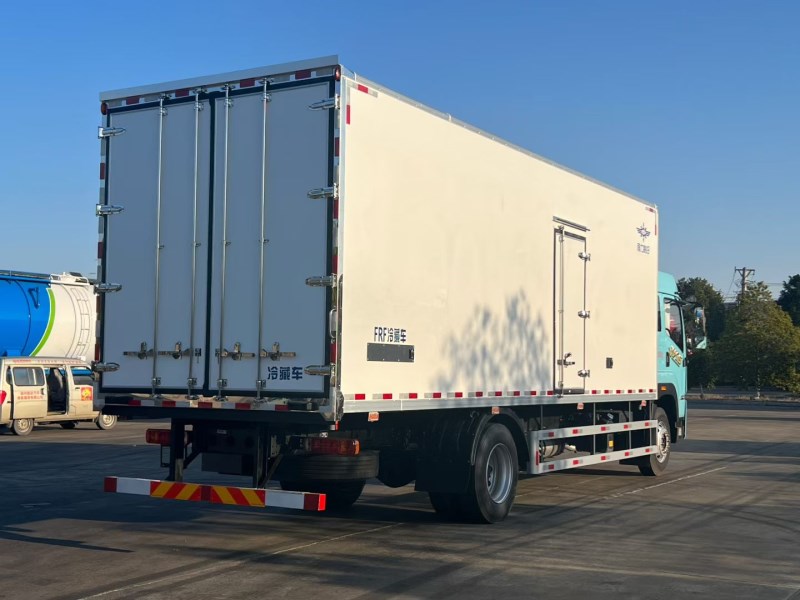 7.7米单桥--解放JK6冷藏车