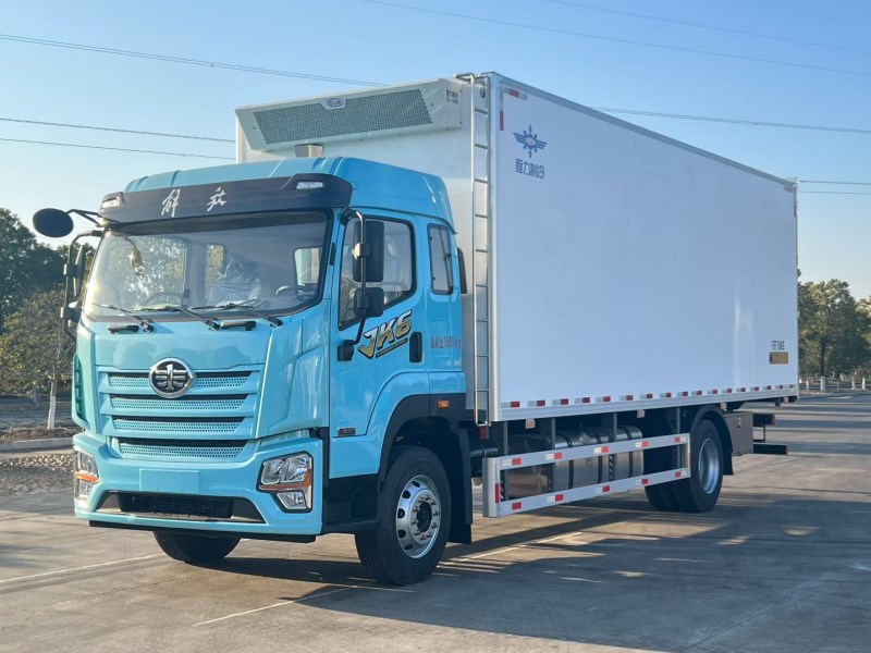 7.7米单桥--解放JK6冷藏车