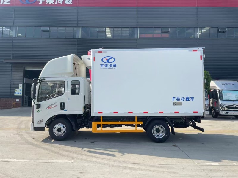江铃新凯运排半宽体冷藏车