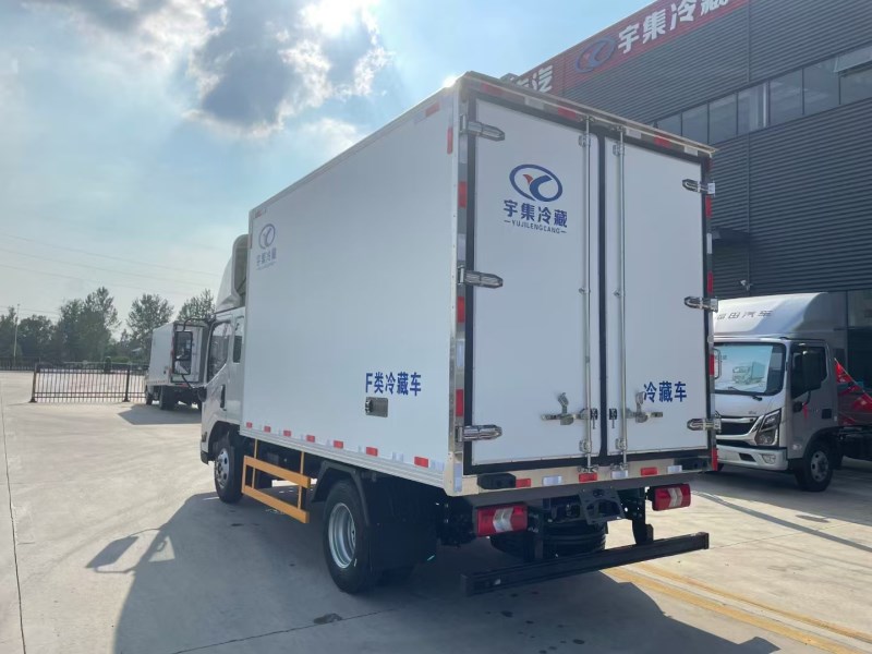 江铃新凯运排半宽体冷藏车