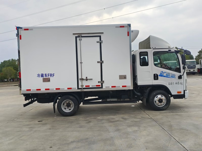 解放冰冰排半3.7米冷藏车