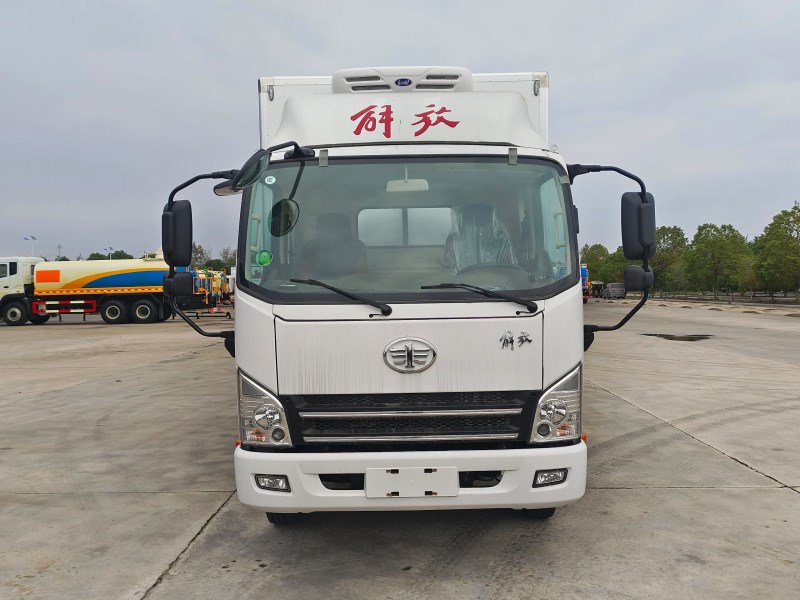解放冰冰排半3.7米冷藏车