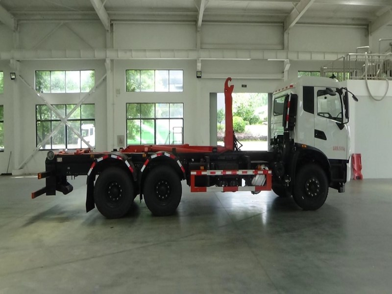 程力-东风天锦后双桥20吨/25吨勾臂垃圾车