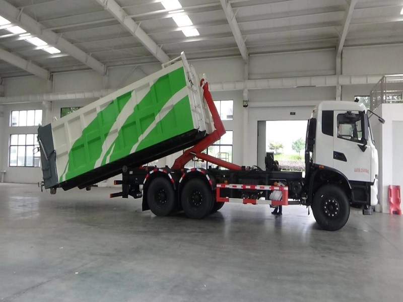 程力-东风天锦后双桥20吨/25吨勾臂垃圾车