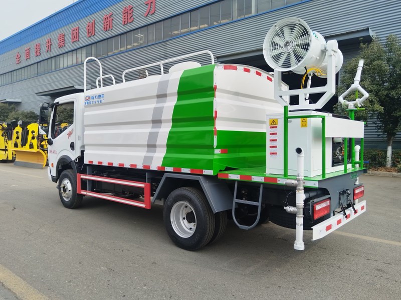 东风D6全柴140马力：蓝牌防役消毒洒水车