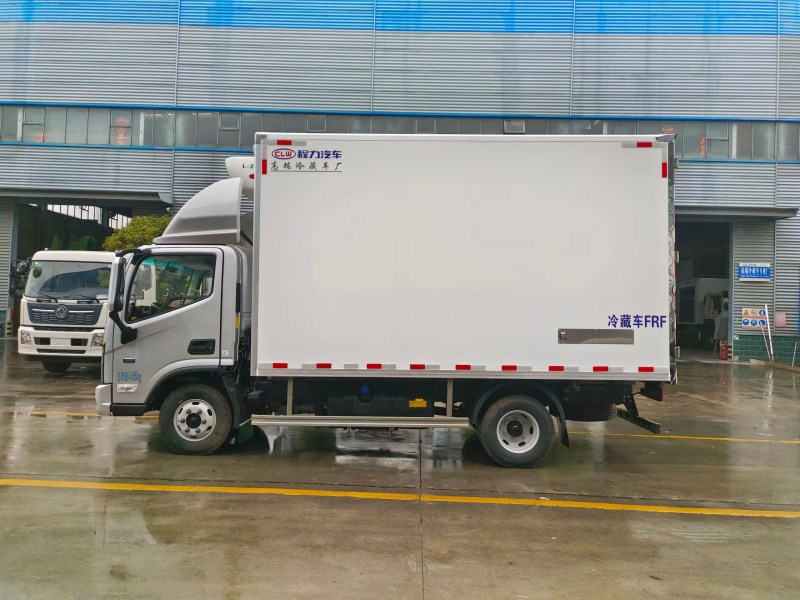 欧马可S1 康明斯210马力3.0排量