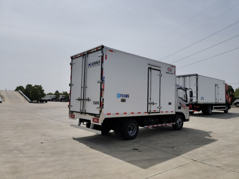 福田奥铃宽体2.8排量156马力6吨后桥冷藏车