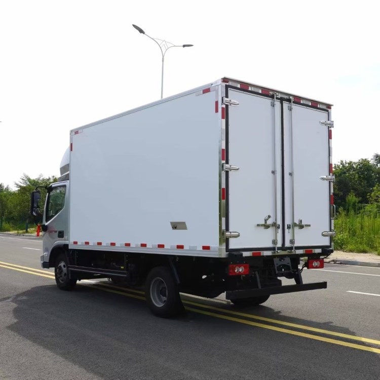 福田奥铃CTV宽体4米2冷藏车