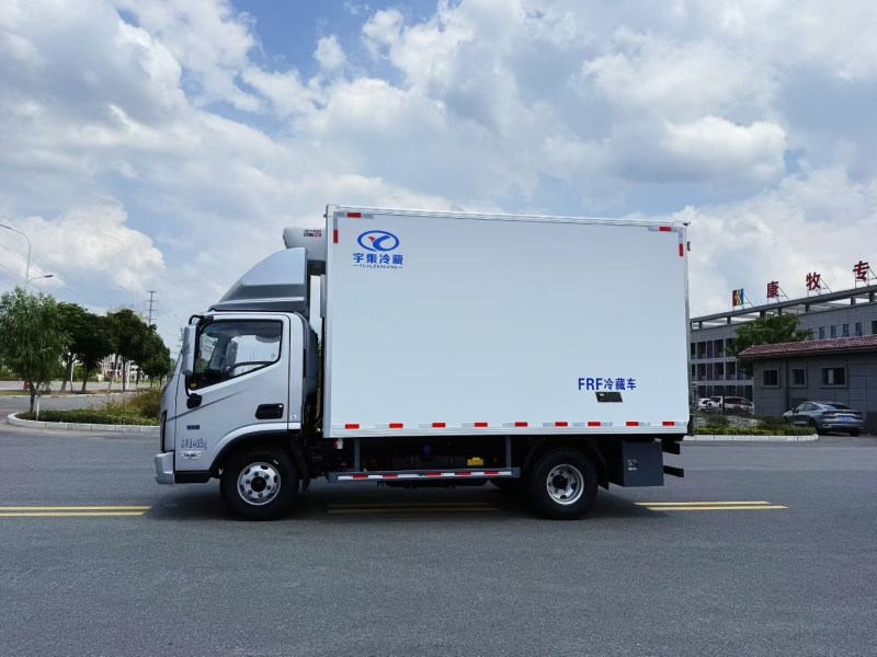 欧马可2.5排量185马力宽厢冷藏车