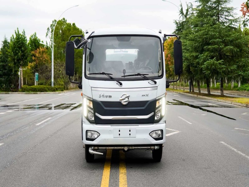 华神7吨纯电洒水车