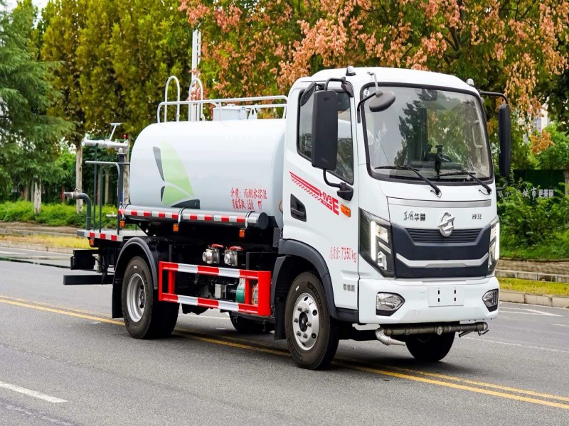 华神7吨纯电洒水车