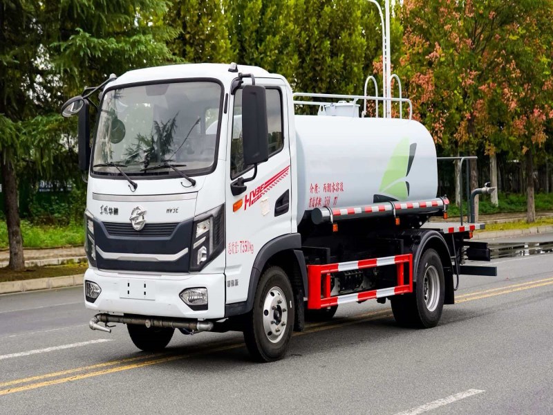 华神7吨纯电洒水车