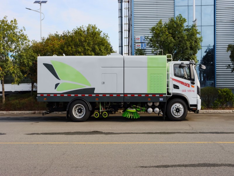 华神14吨后背洗扫车