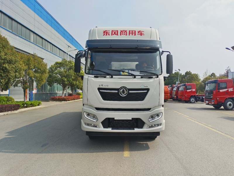 东风天锦天然气冷藏6.8米