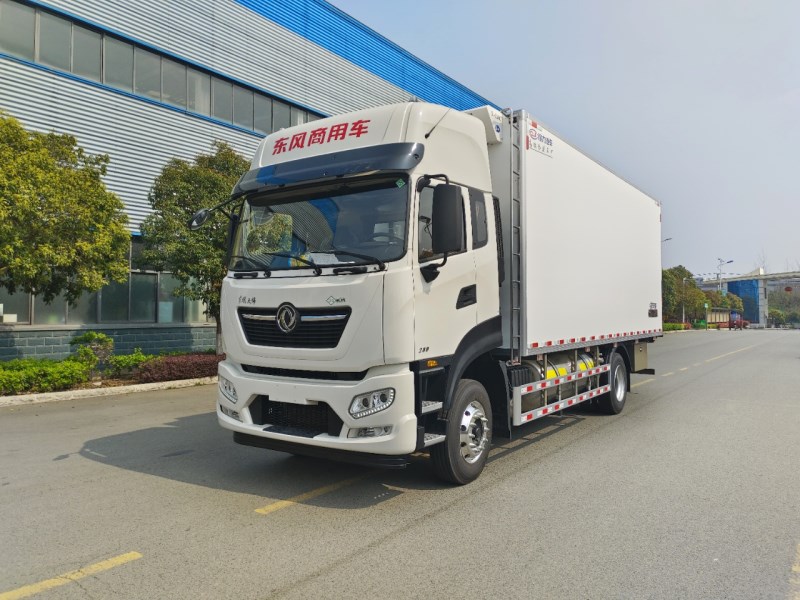 东风天锦天然气冷藏6.8米