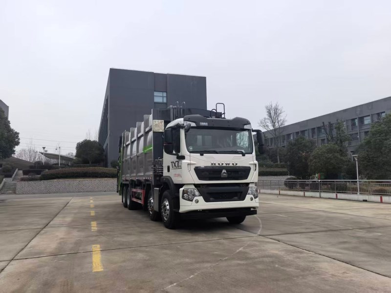 重汽豪沃前四后八40方压缩垃圾车