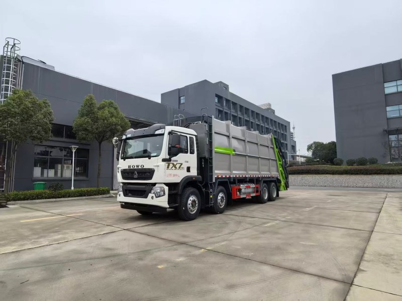 重汽豪沃前四后八40方压缩垃圾车