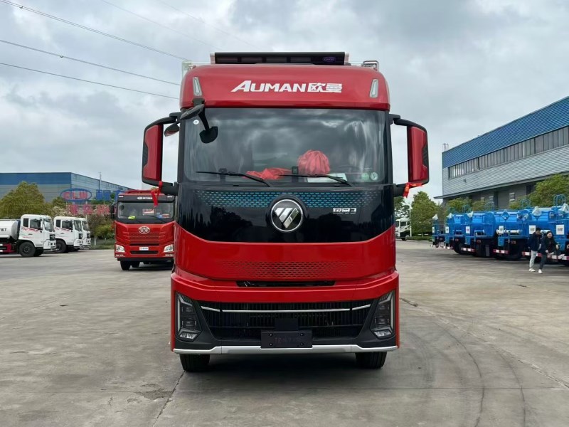 福田欧曼银河380马力自动档冷藏车6.8米