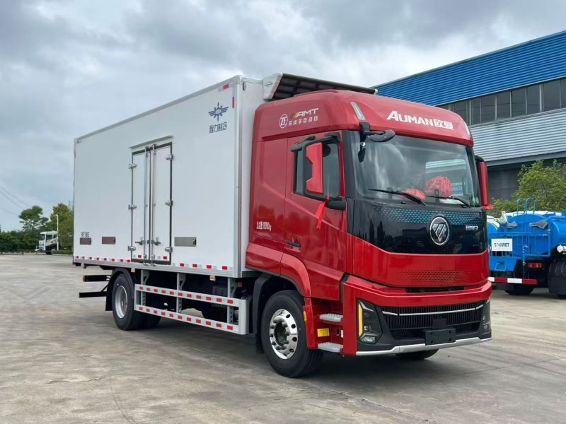 福田欧曼银河380马力自动档冷藏车6.8米